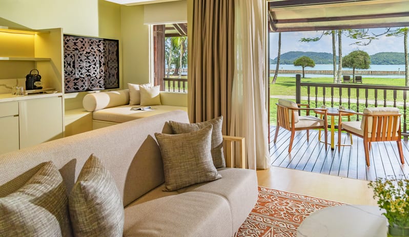 asia-holidays-malaysia-langkawi-pelangi-beach-resort-spa-langkawi-pelangi-suite-living-room